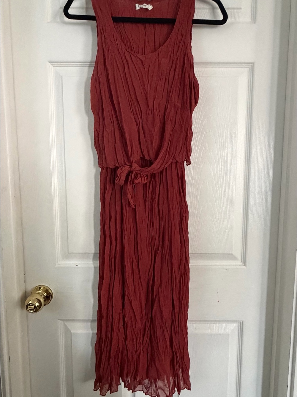 Blu Pepper Sleeveless Crinkle Midi Dress in Rust